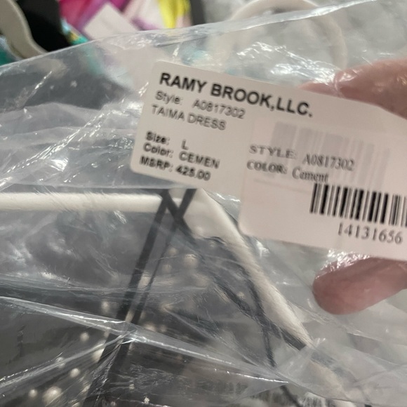 Beautiful designer dress - Picture 6 of 6